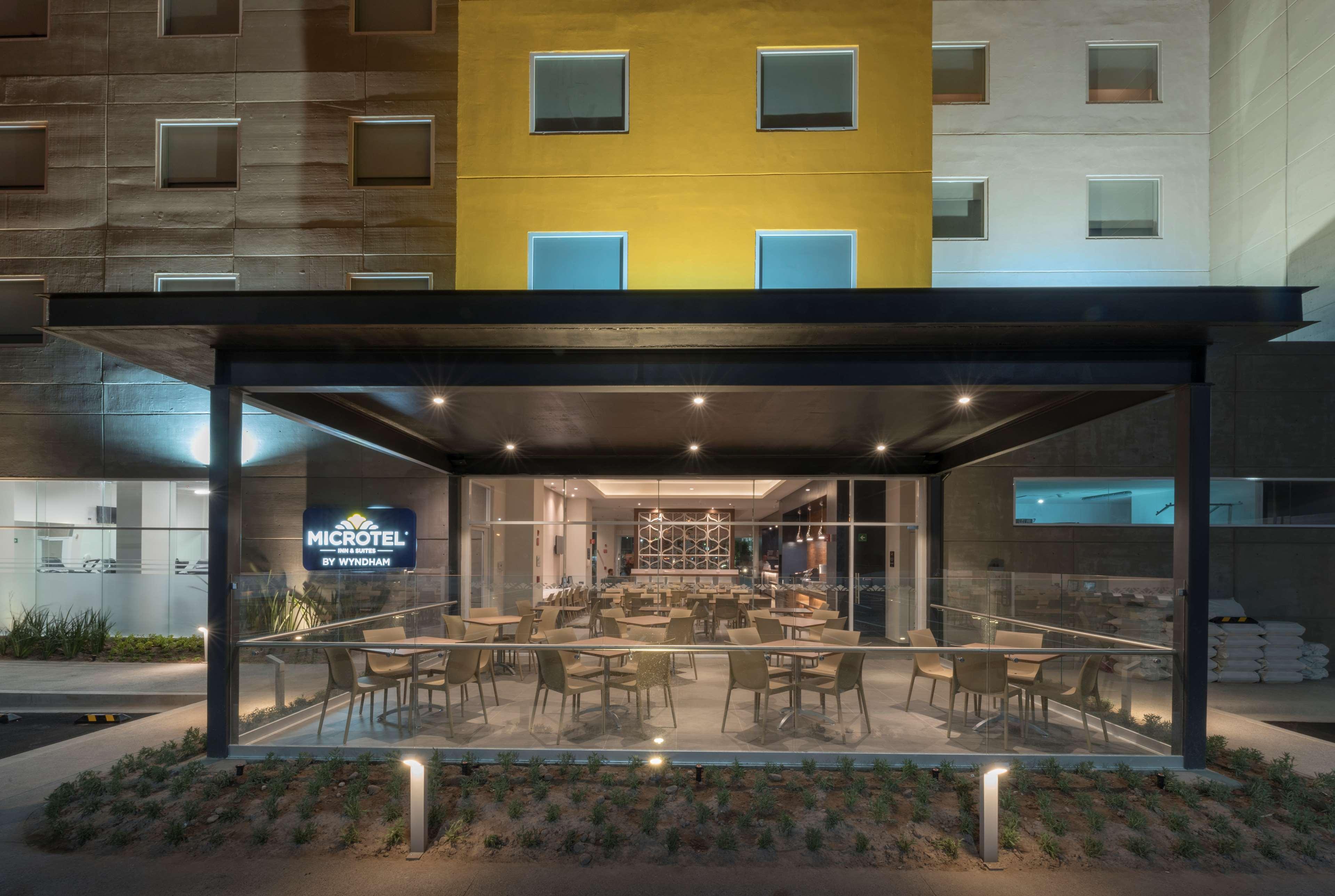 Microtel Inn & Suites By Wyndham San Luis Potosí Exterior foto